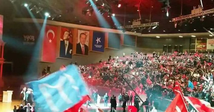 Erdoğan posteri krize neden oldu.