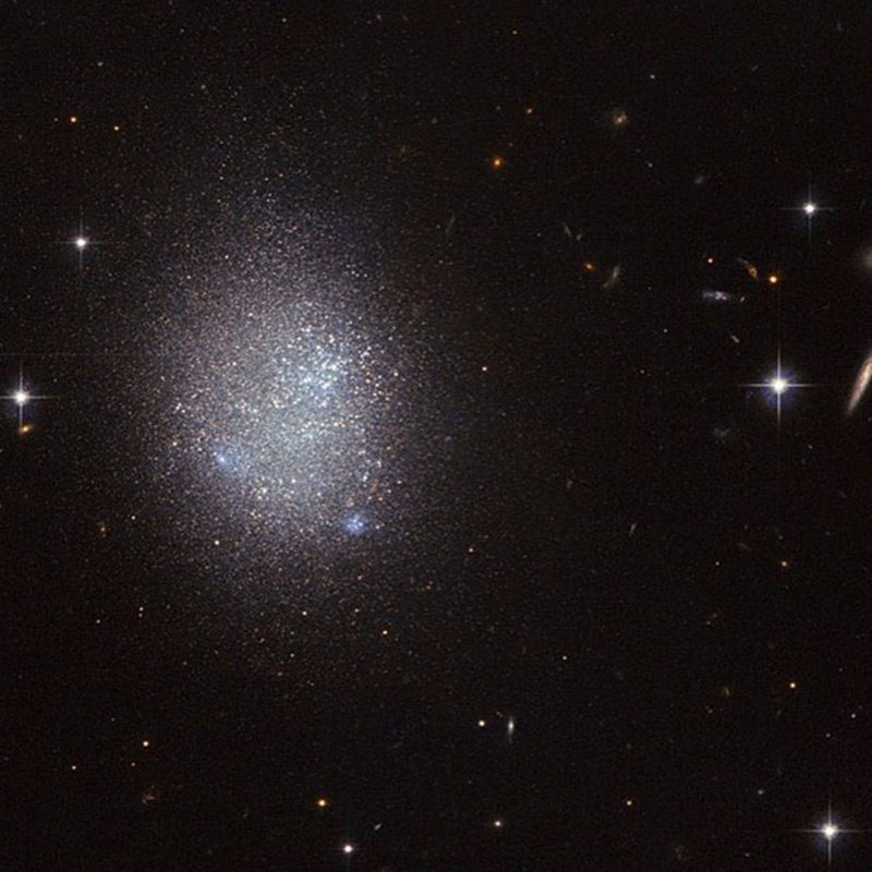 Hubble teleskobuyla UGC 11411 galaksisi