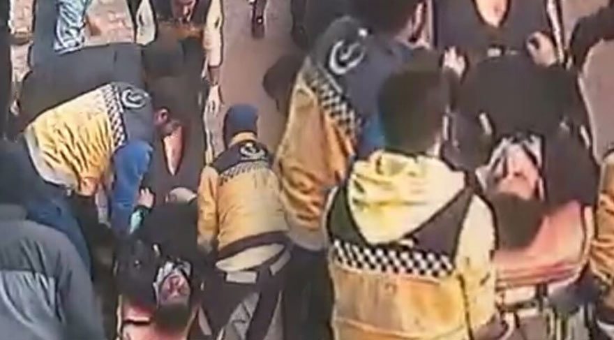 Yaşanan olay sonrası polis memuru bayıldı.