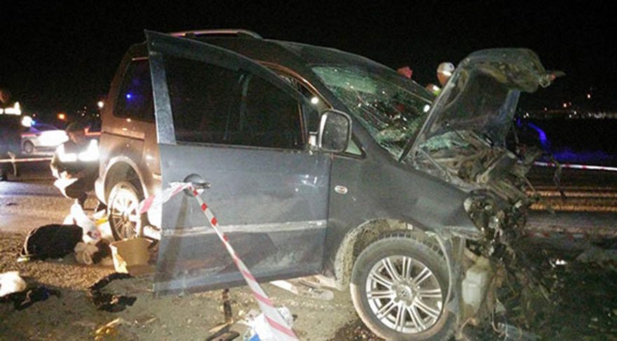 Manisa'da korkunç kaza: 2 ölü, 10 yaralı!