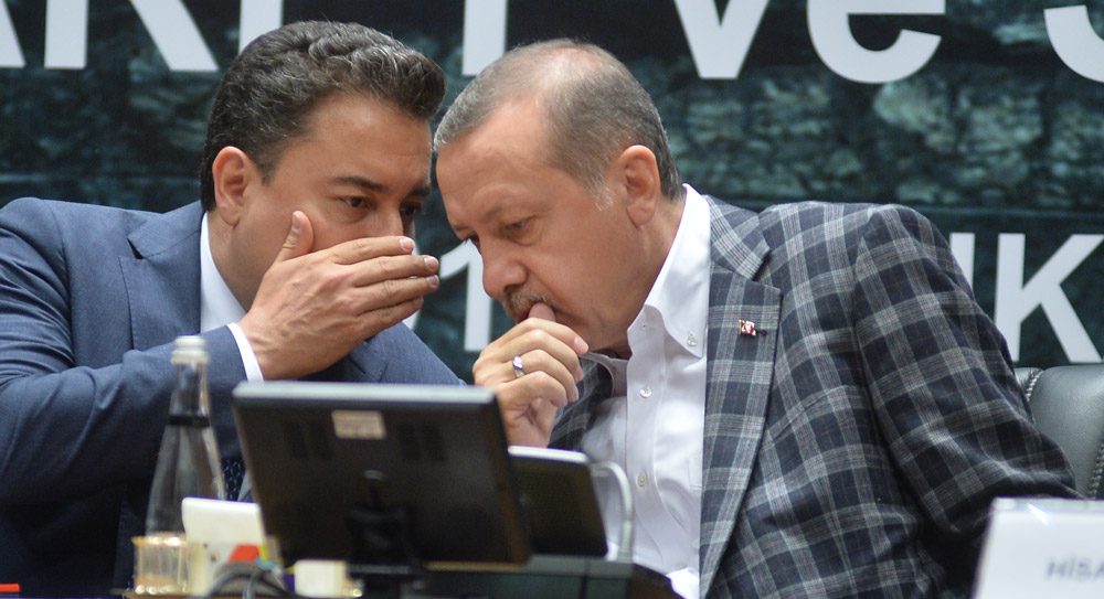 Erdoğan Cumhurbaşkanı seçilmeden üç gün önce Ankara'da TOBB'da düzenlenen VII. Türkiye Ticaret ve Sanayi Şurası'na katılmıştı. Erdoğan burada dönemin Başbakan Yardımcısı Ali Babacan'la da görüşmüştü. Fotoğraf: Depo Photos Tarih: 7 Ağustos 2014