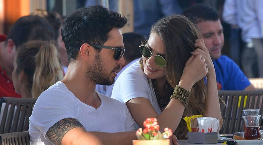 Aslı Enver ve Murat Boz’a şarkı sürprizi