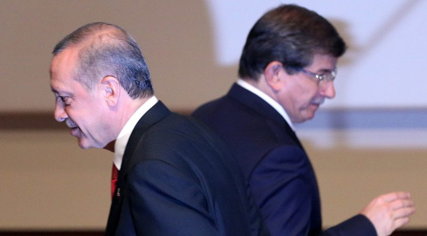 FOTO:Reuters - 1 Kasım 2015 seçimlerinde partisini sandıktan tek başına iktidar çıkaran Ahmet Davutooğlu, sadece 6 ay sonra görevinden alınmıştı.