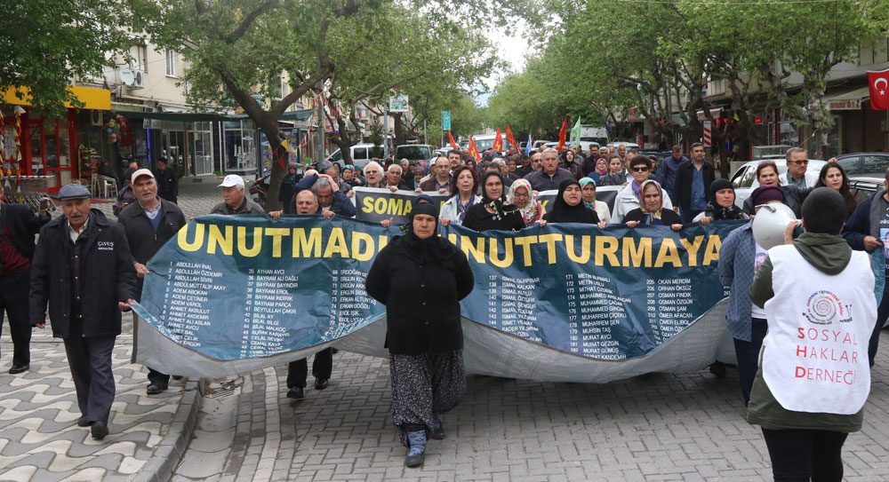 Madenci yakınları sanıkları ve adaletin geç gelmesini protesto etmek için yürüyüş düzenlediler. Fotoğraf: İHA