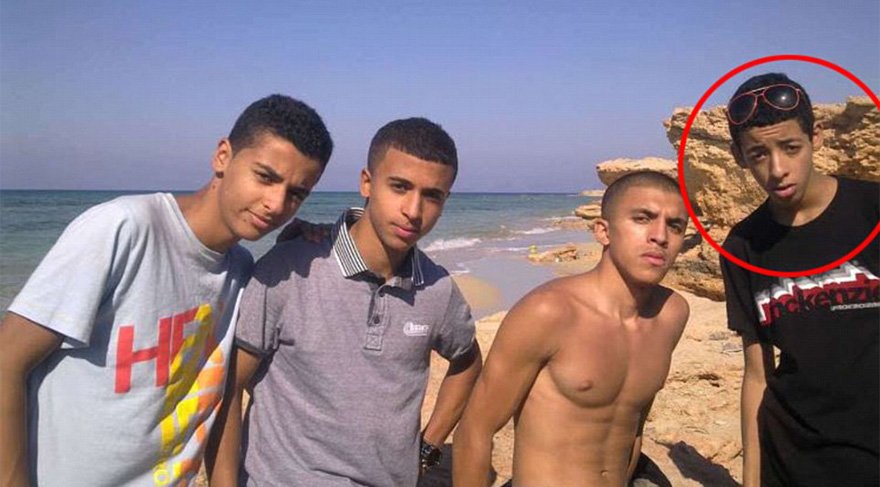 İngiliz medyası 22 yaşındaki Salman Abedi'nin Libya'ya düzenli olarak gittiğini ve orada 'gizli terör eğitimi' aldığını yazdı. Abedi'yi yaklaşık 7 yıl önce Libya sahillerinde arkadaşlarıyla yansıtan fotoğraflar da medyada yer aldı.