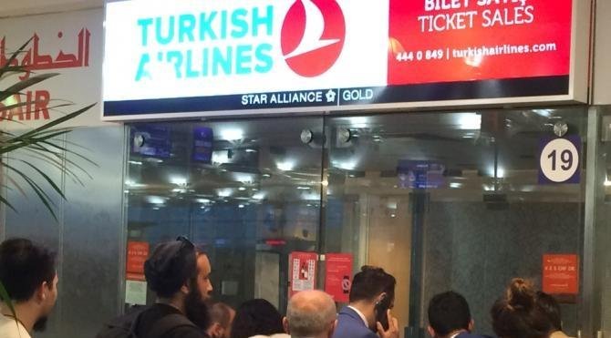 Bülent Ersoy havalimanına 40 bavulla gelince Bülent Ersoy havalimanına 40 bavulla gelince