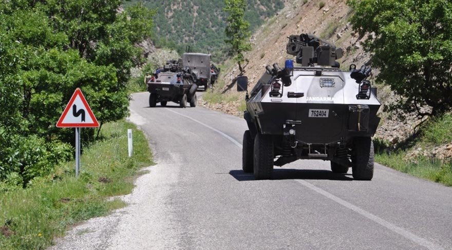 Askerleri taşıyan zırhlı araç şarampole yuvarlandı: 11 asker yaralı