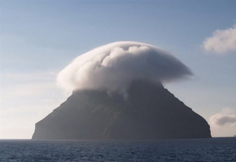 Amatör fotoğrafçı, Faroe Adaları’nın başşehri Torshavn’dan gemiyle güneydeki Supuroy adasına giderken gördüğü manzaraya inanamadığını söyledi.