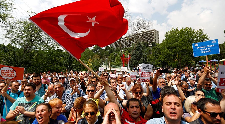 Reuters haber ajansı, İstanbul'daki gösterileri de takip ediyor.