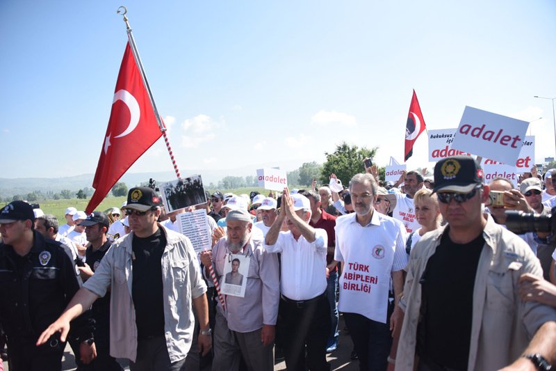 FOTO:SÖZCÜ - TTB Başkanı Raşit Tükel, Kılıçdaroğlu ile birlikte yürüdü.