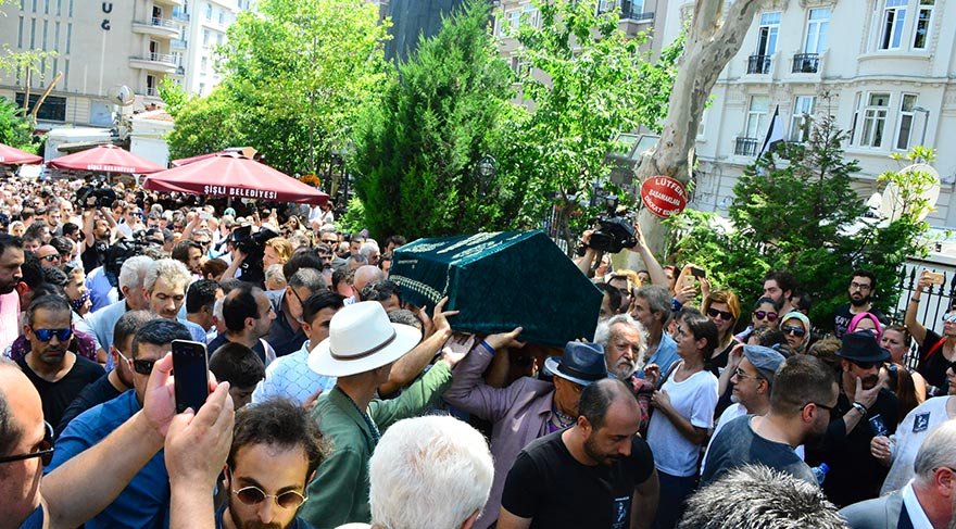 Usta sanatçı Harun Kolçak gözyaşlarıyla uğurlandı