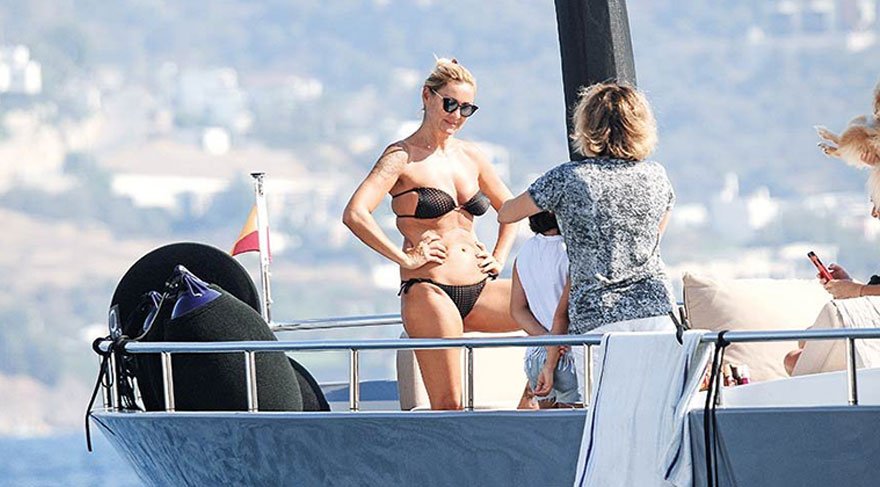 Güzel oyuncu Pınar Altuğ, Bodrum’da tatiline devam ediyor