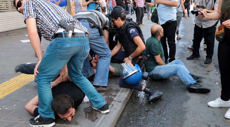 Son dakika: Ankara’da Nuriye Gülmen ve Semih Özakça protestosuna müdahale