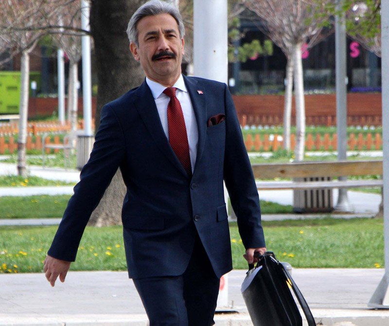 FOTO:DHA - Gazeteci İmdat Aslan, Bülent Arınç'a açtığı tazminat davasını kazanmıştı.