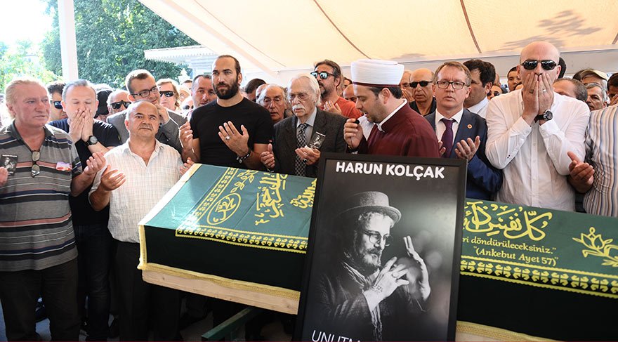 Harun Kolçak annesinin mezarının üzerine defnedildi