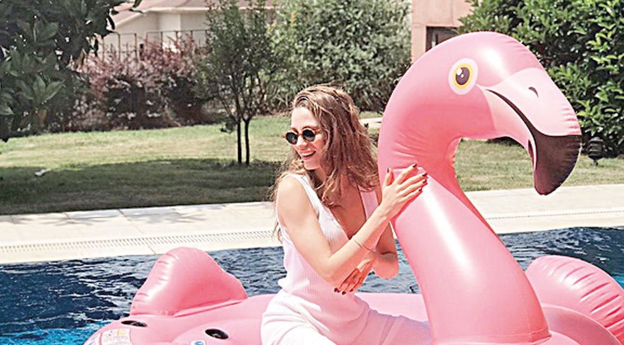 Ünlülerin flamingo tutkusu