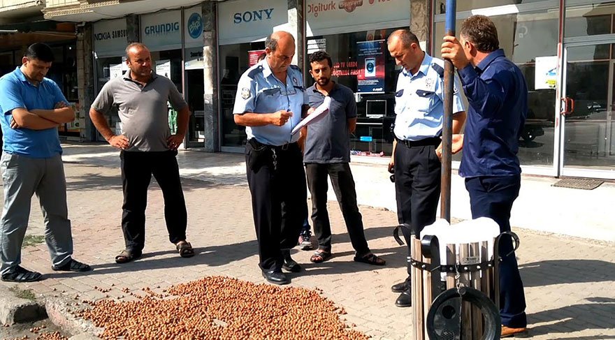 AKP ilçe başkanlığı önünde fındıklı protesto