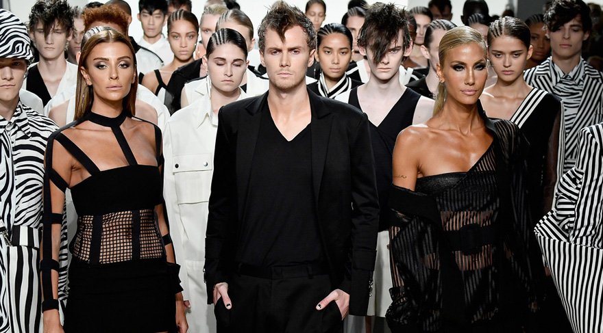 Hakan Akkaya New York Moda Haftası’nda ayakta alkışlandı