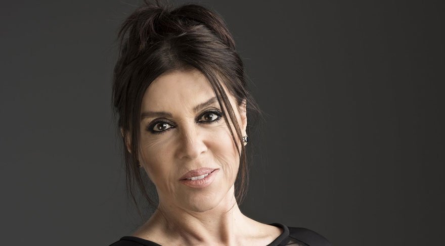 Nebahat Çehre siyahlara büründü