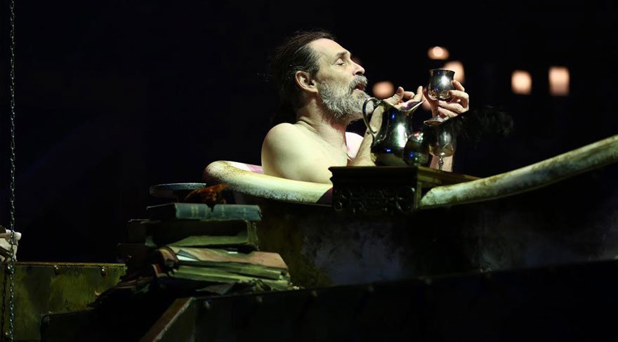 Erdal Beşikçioğlu, Marquis de Sade olacak