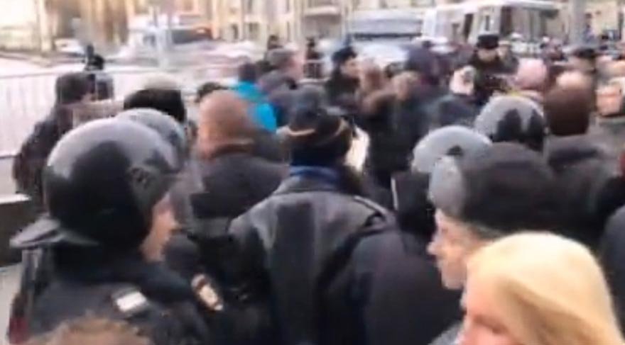 Putin karşıtı gösteride 380 gözaltı!