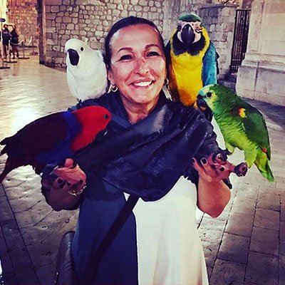 Gül Sunal 65 yaşında sahneye çıkacak… Gül Sunal verdiği röportajda eşi Kemal Sunal ’ı ve yeni projesini anlattı.