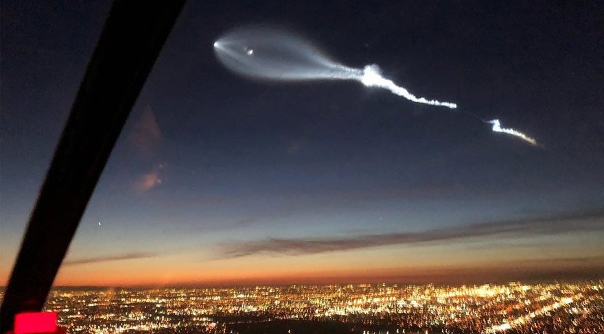 Elon Musk'ın roketi Los Angeles'ı aydınlattı