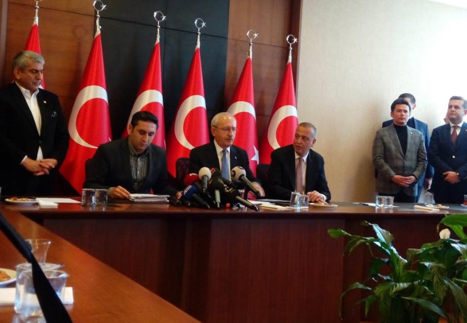  Kılıçdaroğlu, Battal İlgezdi ile birlikte basın toplantısı düzenledi.