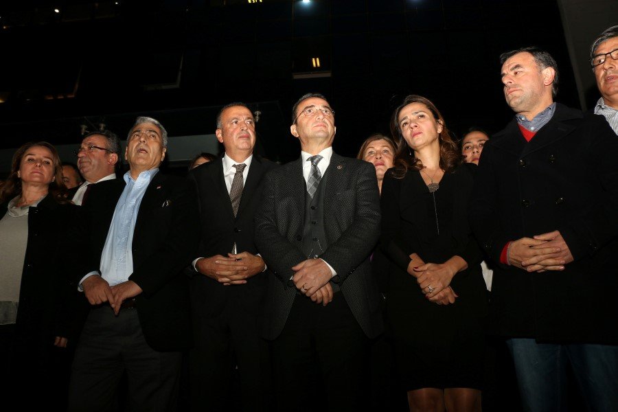 Cumhuriyet Halk Partisi (CHP) Parti Sözcüsü Bülent Tezcan, " Bizim belediye başkanlarımızdan şüphemiz yok, vermeyeceğiz, yedirtmeyeceğiz" dedi.