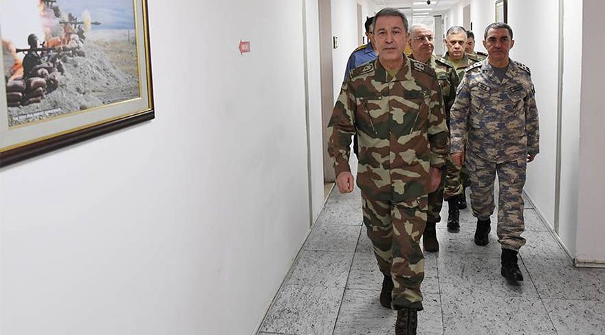 Afrin’deki PYD-YPG/PKK ve IŞİD hedeflerine yönelik gerçekleştirilen hava saldırısına eş zamanlı olarak Kilis ve Hatay sınırlarından top atışlarıyla destek sağlandı.