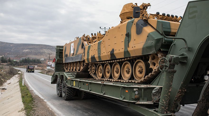 Gece boyunca Türkiye’den Suriye’ye ÖSO birlikleri ve TSK’nın askeri sevkiyatı sürdü. Kilis Öncüpınar Sınır Kapısı’na geldi.