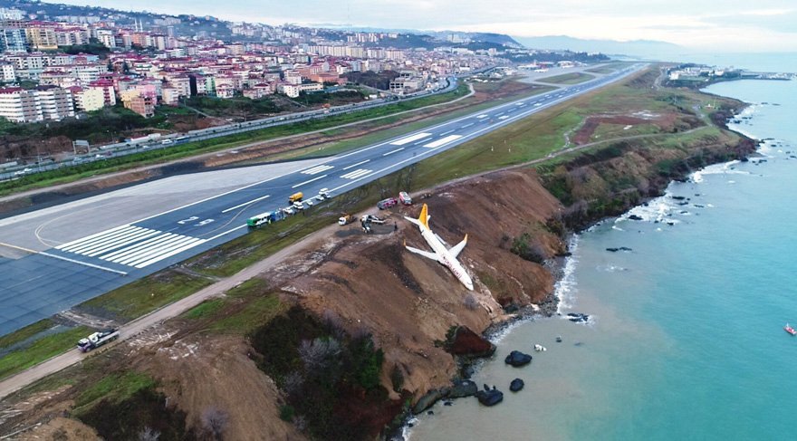 Trabzon'da uçak pistten çıktı! Kurtarma çalışmaları başladı