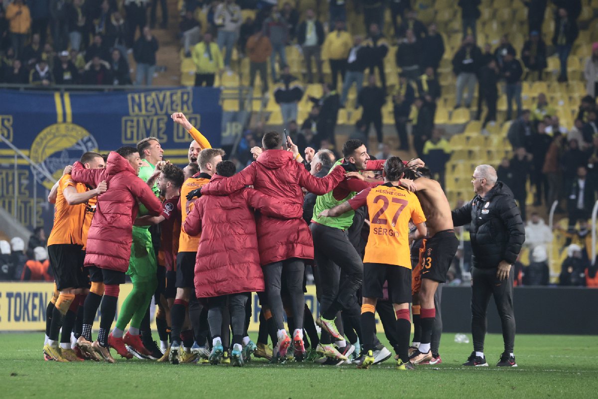 Galatasaray S Per Lig Ampiyonlu Una G T Ren Yol