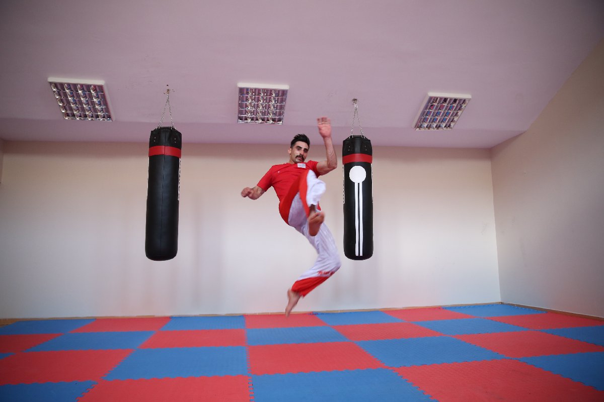 Kick Boks U Polis D Nya Ampiyonas Na Haz Rlan Yor