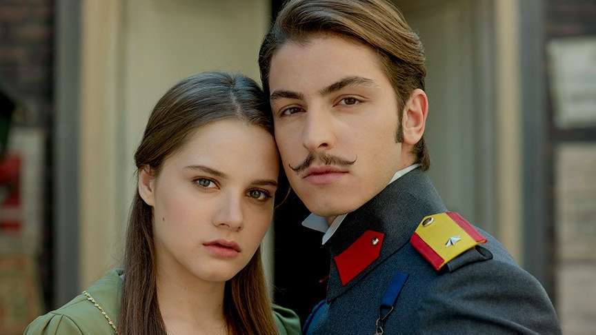 Boran Kuzum ve Miray Daner’den Vatanım Sensin hayranlarına teşekkür videosu geldi!