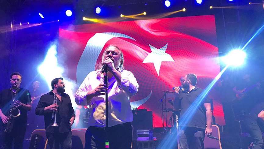Volkan Konak isyan etti
