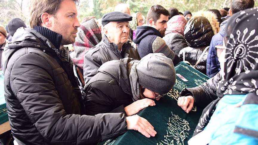 Yeliz Şar, babasına son kez sarıldı