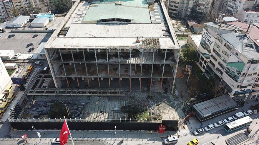 AKM’de yıkım sürüyor