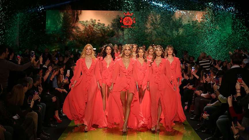 En yahşi defile