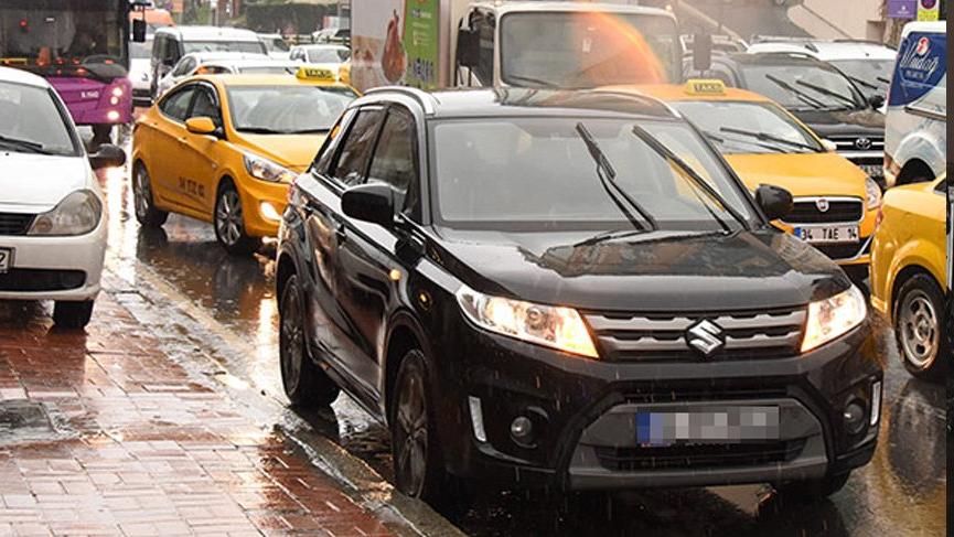 Wilma Elles şarjı bitince aracını yola park etti