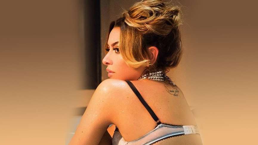 Hadise’den çarpıcı Kadınlar Günü paylaşımı