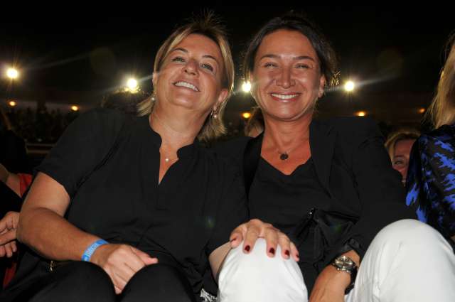 Tarkan'ın 5 günlük seri konserlerinin üçüncüsünde Demet Akbağ,Fulya Terim...