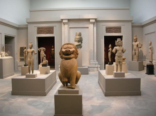7- METROPOLİTAN SANAT MÜZESİ (NEW YORK, ABD)<br /><br />Dünyanın en büyük ve en önemli müzelerinden olan Metropolitan Sanat Müzesi, Amerikan sanatı örneklerinin yanı sıra, 2 bin Avrupa resim ve heykeli barındırıyor. Antik uygarlıklara ait sayısız obje de yer alıyor.