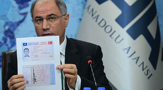 Bakan Ala yeni kimlik ve ehliyetleri tanıttı Bakan Ala yeni kimlik ve ehliyetleri tanıttı