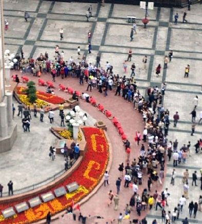 Firma ise savunmasında çalışanların sadece öğle egzersizi yaptığını iddia etti.