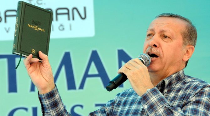 Bakara Makara Ciyi Yanina Alip Yine Din Siyaseti Yapti Guncel
