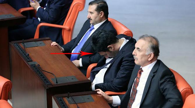 Dombracı Işılak uyuya kaldı!