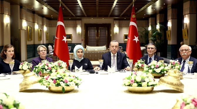 Ak Saray’da Sancar onuruna akşam yemeği