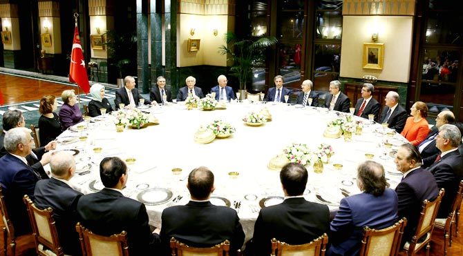 Ak Saray’da Sancar onuruna akşam yemeği