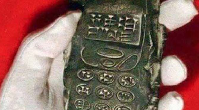 Arkeologlar 800 yıllık cep telefonu buldu!